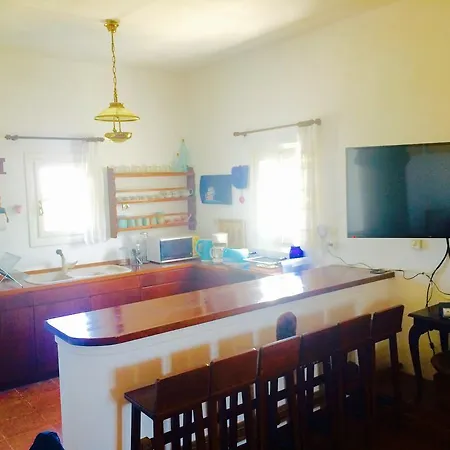 Traditional * Ftelia (Mykonos)